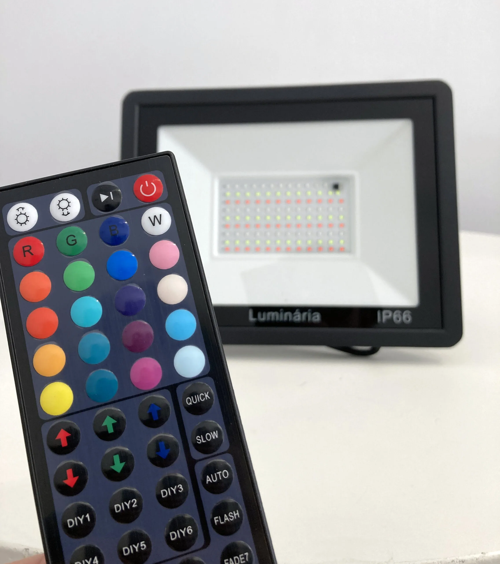 PROJETOR LED RGB+W-7500K SLIM CRI>80 - 50W ( com função de memória)